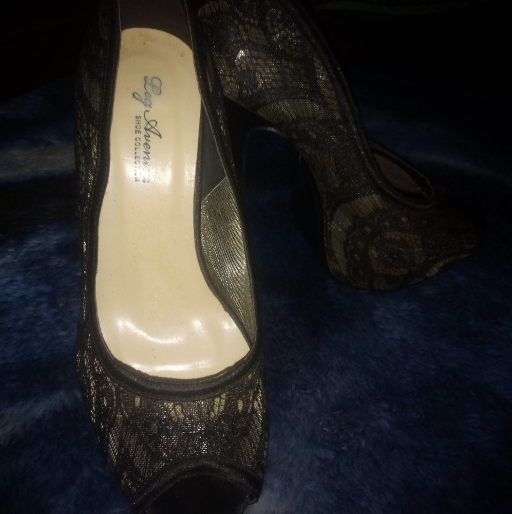 Leg Avenue size 8 black lace pumps